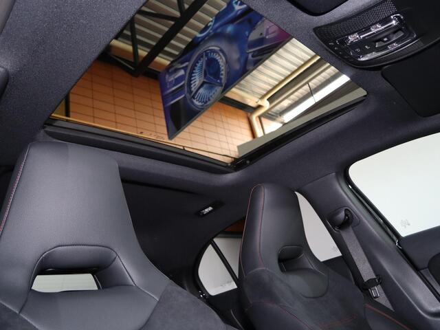 Mercedes-Benz A-KLASSE 250 e Business Solution AMG | Panoramaschuifdak | Premium Plus | 19"AMG-velgen | Head-up display | Dodehoekassistent |