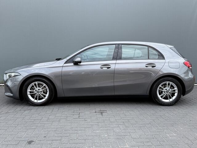 Mercedes-Benz A-KLASSE BWJ 2020 180 136 PK Luxury Line AUTOMAAT | TREKHAAK | STOELVERW. | FULL LED | CAMERA | CARPLAY + ANDROID | NAVI | CLIMA | CRUISE | LMV | PDC