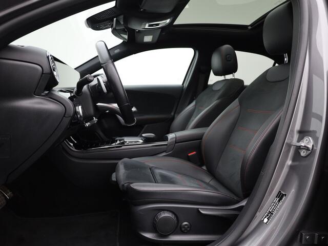 Mercedes-Benz A-KLASSE 180 AMG Line | Panodak | Camera | Sfeer | Keyless | Prijs Rijklaar!!