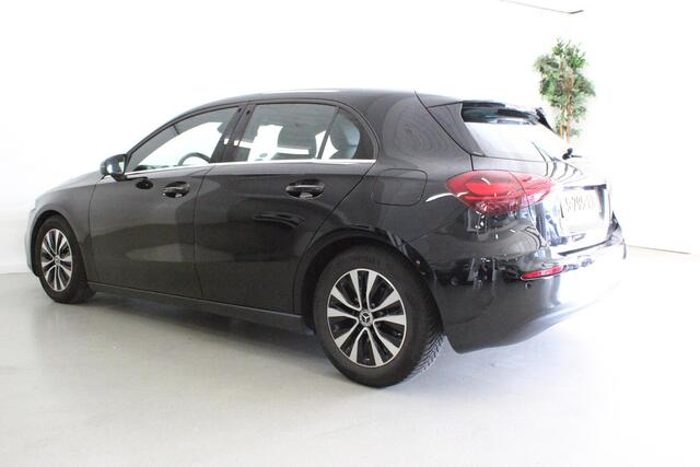 Mercedes-Benz A-KLASSE 180 Business Line | 16'LMV | NAVIGATIE | LEDER/STOF | CAMERA | DAB-RADIO | KEYLESS | CLIMA |