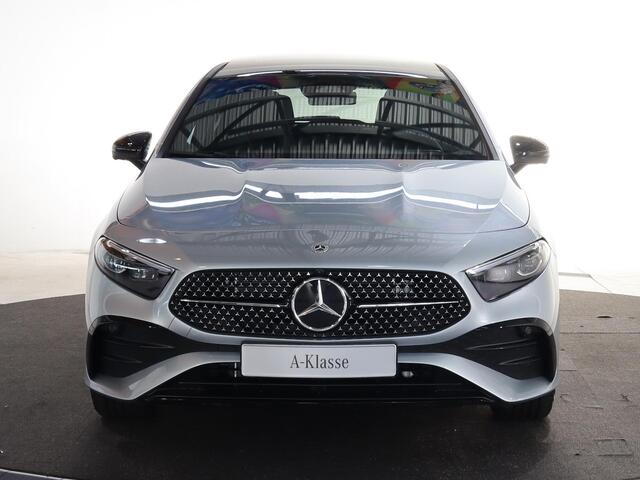 Mercedes-Benz A-KLASSE 250e Business Solution AMG | Panoramaschuifdak | Premium Plus | Head-up display | Dodehoekassistent |