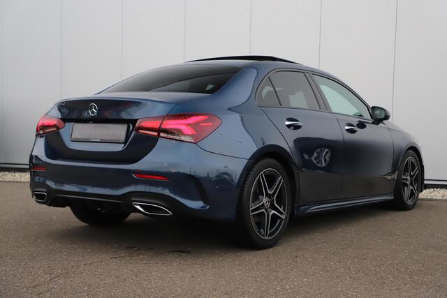 Mercedes-Benz A-KLASSE 180 Business Solution AMG Night Pakket Automaat Panoramadak Sfeerverlichting Widescreen Achteruitrijcamera
