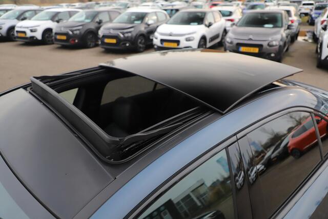 Mercedes-Benz A-KLASSE 180 Business Solution AMG Night Pakket Automaat Panoramadak Sfeerverlichting Widescreen Achteruitrijcamera