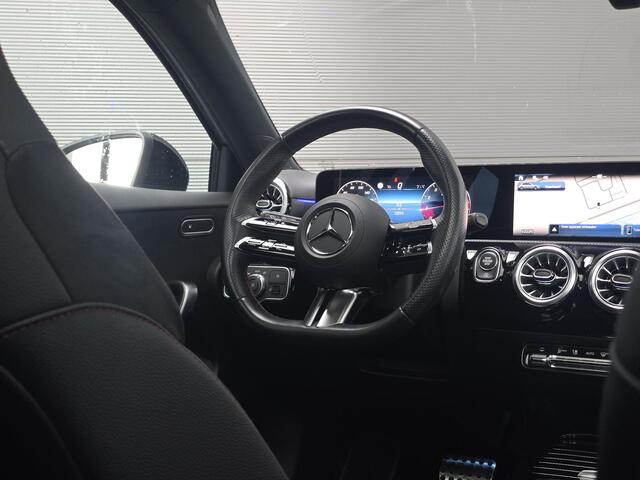 Mercedes-Benz A-KLASSE 180 AMG Line | Panoramadak | Cruise Control | LED Koplampen |