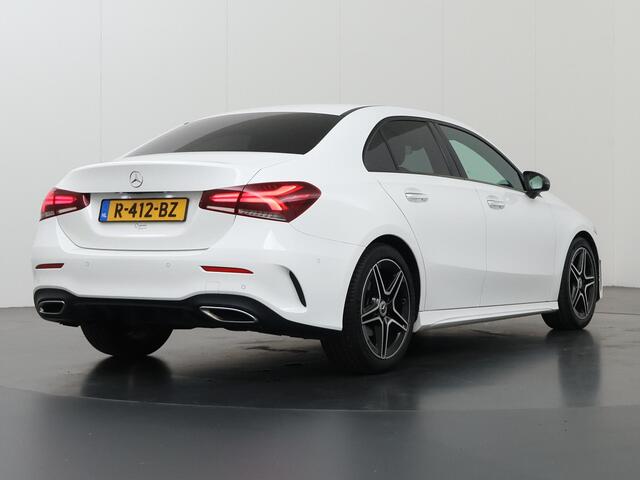 Mercedes-Benz A-KLASSE 180 AMG Line | Night | Widescreen | Stoelverwarming | Achteruitrijcamera | Sfeerverlichting |