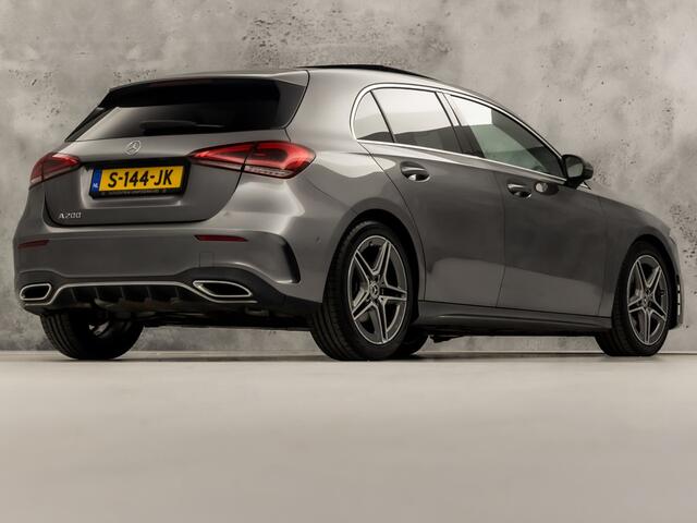 Mercedes-Benz A-KLASSE 200 AMG Sport 163Pk Automaat (PANORAMADAK, GROOT NAVI, SFEERVERLICHTING, CAMERA, STOELVERWARMING, SPORTSTOELEN, GETINT GLAS, LEDER/ALCANTARA, NIEUWSTAAT)