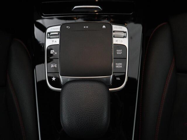 Mercedes-Benz A-KLASSE 180 Business Solution AMG Navigatie | Virtual Display | Climate Control | Camera | Carplay | Stoelverwarming | LED