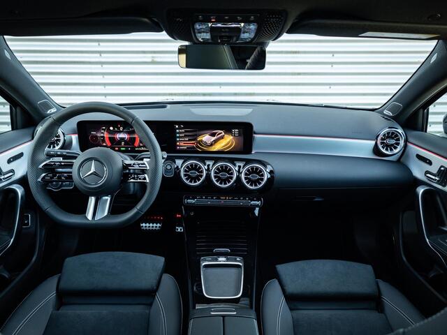 Mercedes-Benz A-KLASSE Hatchback 250 e Business Solution AMG Premium PLUS | Panorama dak