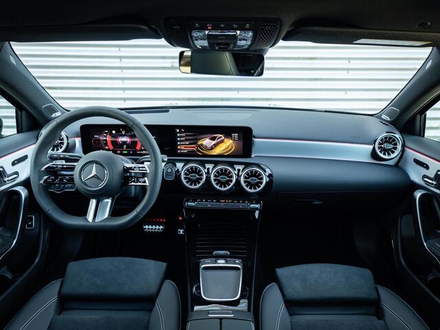 Mercedes-Benz A-KLASSE Hatchback 250 e Business Solution AMG Premium PLUS | Panorama dak