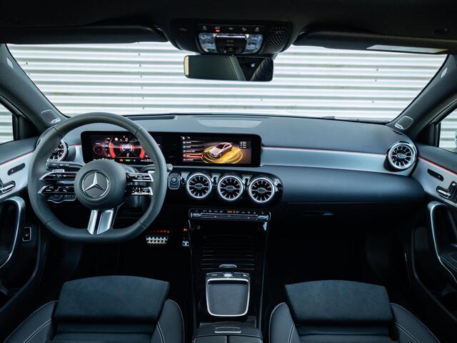 Mercedes-Benz A-KLASSE Hatchback 250 e Business Solution AMG Premium PLUS | Panorama dak