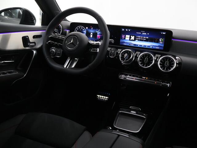 Mercedes-Benz A-KLASSE 180 Business Solution AMG | Panoramadak | Premium plus | Elek. Stoelen met Geheugen | HUD | Stoelverwarming | Parkeercamera | Multibeam LED | Keyless Entry/Go |