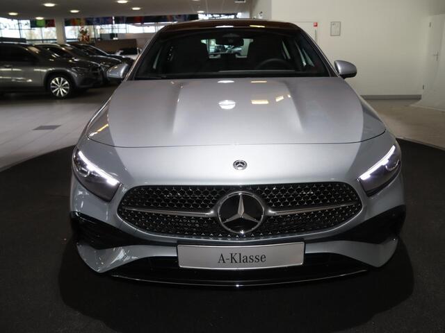 Mercedes-Benz A-KLASSE 180 Business Solution AMG | 30-06-2026 Beschikbaar | Panoramaschuifdak | Achteruitrijcamera | Nightpakket | MULTIBEAM LED | Stoelverwarming |