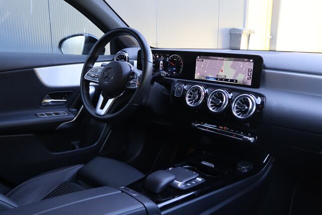Mercedes-Benz A-KLASSE 250 e Business Line | WideScreen | Diamond Grill | Camera | Sfeerverlichting |