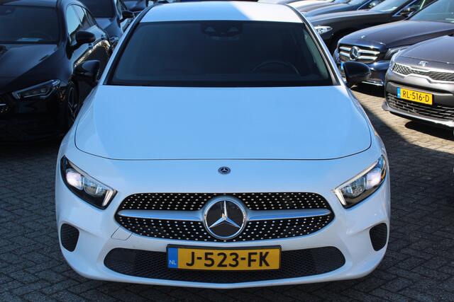 Mercedes-Benz A-KLASSE 180d AUT7 Launch Edition Premium Night LEDER WIDESCREEN CAMERA NAVI 18''