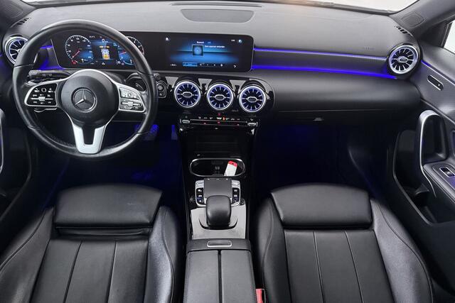 Mercedes-Benz A-KLASSE 220 Advantage (SFEERVERLICHTING, NAVIGATIE, CAMERA, STOELVERWARMING, LEDER)