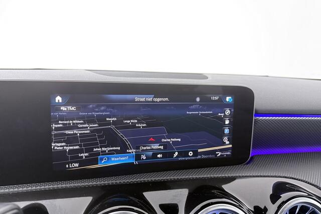 Mercedes-Benz A-KLASSE 220 Advantage (SFEERVERLICHTING, NAVIGATIE, CAMERA, STOELVERWARMING, LEDER)