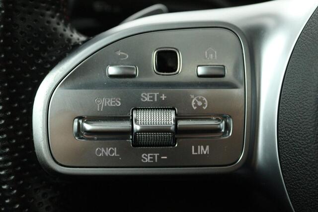 Mercedes-Benz A-KLASSE 200 Business Solution AMG (PANORAMADAK, STOELVERWARMING, ACHTERUITRIJCAMERA, SFEERVERLICHT