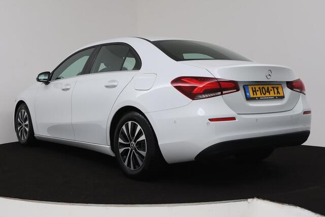Mercedes-Benz A-KLASSE 180 Business Solution (NAVIGATIE, CAMERA, STOELVERWARMING, CRUISE, PDC, NL-AUTO, GOED ONDE