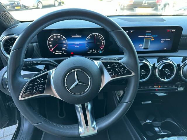 Mercedes-Benz A-KLASSE A250e Plug-in Hybride met airco, PDC, Apple CarPlay, achteruitrijcamera
