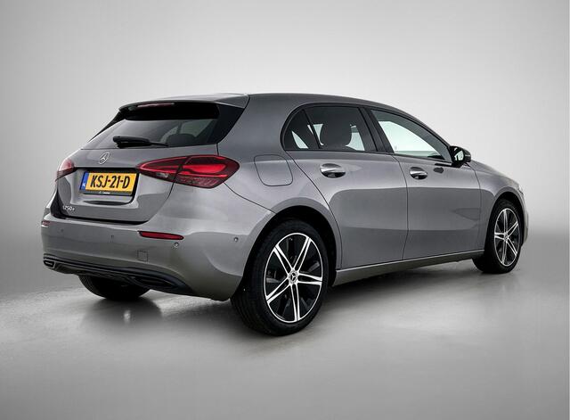 Mercedes-Benz A-KLASSE 250 e Night Plug-In Hybride Night Pakket | 18 Inch Velgen | Parkeerpakket met 360°-camera | Memory Voorstoelen | Distronic | Dodehoekassistent. Inclusief 24 maanden MB Certified garantie voor Europa.