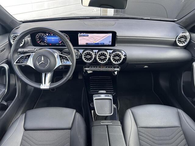 Mercedes-Benz A-KLASSE 180 Star Edition | Panoramadak | Apple CarPlay | Android Auto | Sfeerverlichting | Stoelverwarming | Achteruitrijcamera | Parkeersensoren | Elektrisch Inklapbare Buitenspiegels