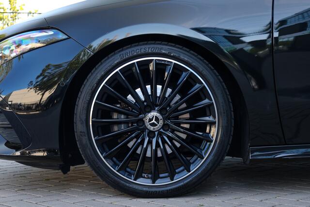 Mercedes-Benz A-KLASSE 180 AMG Line | FACELIFT | DEALER.OND | PANO | CARPLAY | CAMERA | KEYLESS |
