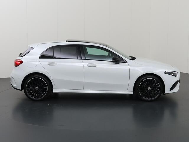 Mercedes-Benz A-KLASSE 250 e AMG Line | Night | Multispaaks velgen | Panoramadak | Multibeam | Sfeerverlichting |