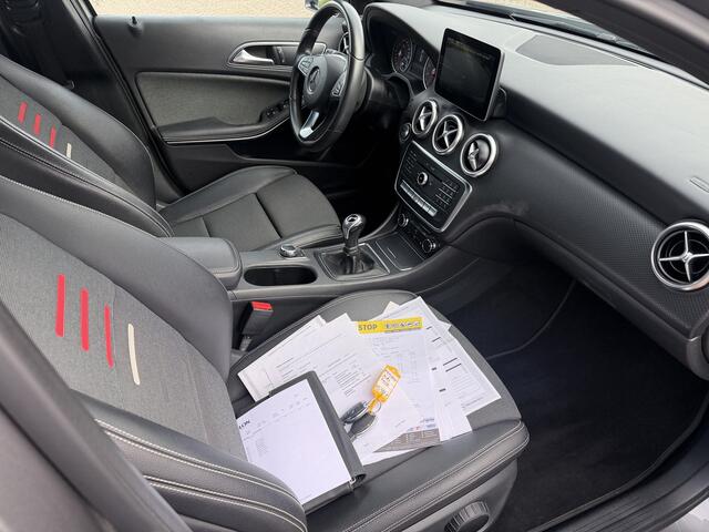Mercedes-Benz A-KLASSE 180 Business Solution Carplay/Camera/Clima/Cruise/PDC