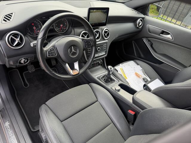 Mercedes-Benz A-KLASSE 180 Business Solution Carplay/Camera/Clima/Cruise/PDC