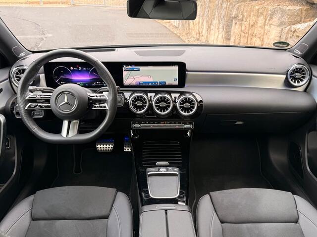 Mercedes-Benz A-KLASSE 250e AMG ** NIGHT, MBUX+, PANO, MEMO, DISTR, 2-Zone CLIMA, 19-inch LMV, ** 1e EIG - UNFALLFREI ** ** INFORMEER OOK NAAR ONZE AANTREKKELIJKE FINANCIAL-LEASE TARIEVEN **