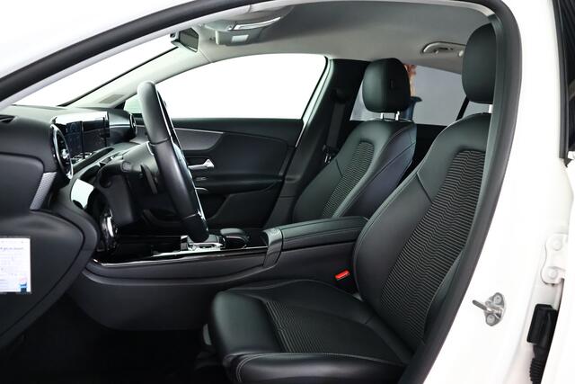 Mercedes-Benz A-KLASSE 220 4MATIC Premium / LED / Navi / Camera / LMV