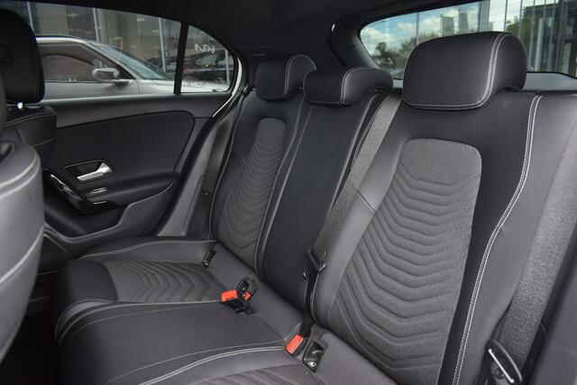 Mercedes-Benz A-KLASSE 180 Business Solution | Navigatie | Camera | Cruise Control | Climate Control |