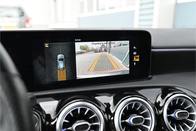 Mercedes-Benz A-KLASSE 200 AMG / PANO / NIGHT / SFEERVERLICHTING / MEMORY / LED / CAMERA / WIDESCREEN / TREKHAAK