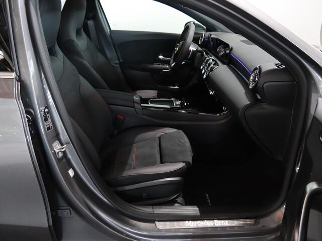 Mercedes-Benz A-KLASSE 250e Business Solution AMG | Panoramaschuifdak | Premium Plus | Head-up display | Dodehoekassistent |