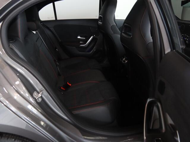 Mercedes-Benz A-KLASSE 250e Business Solution AMG | Panoramaschuifdak | Premium Plus | Head-up display | Dodehoekassistent |
