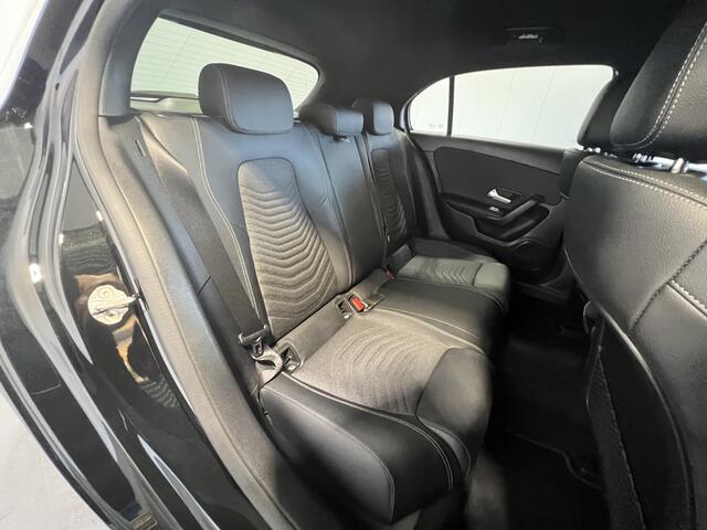 Mercedes-Benz A-KLASSE 200 AMG Line | Navigatie/Android/Apple Carplay | LM Velgen 18" | Voorstoelen Verwarmd | Achteruitrijcamera | Cruise Control | AMG-Styling | Airco |