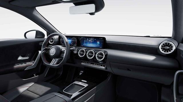 Mercedes-Benz A-KLASSE 180 Star Edition AMG Line | Night | Panoramadak | Multibeam | Widescreen | Stoelverwarming |