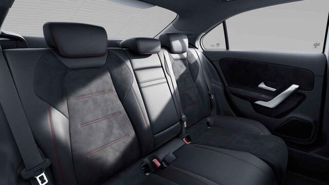 Mercedes-Benz A-KLASSE 180 Star Edition AMG Line | Night | Panoramadak | Multibeam | Widescreen | Stoelverwarming |