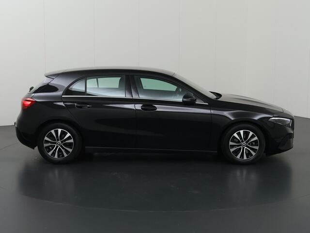 Mercedes-Benz A-KLASSE 180 Star Edition | Parkeerpakket | Widescreen | Stoelverwarming | Apple Carplay |