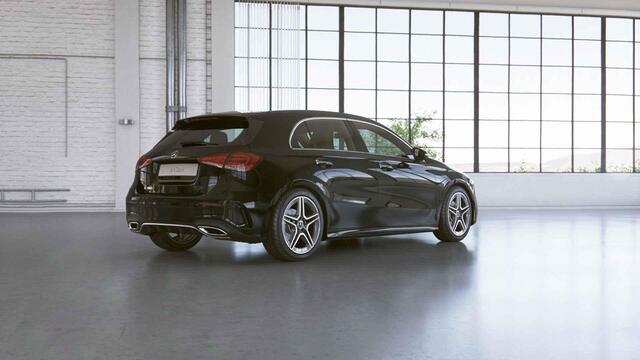 Mercedes-Benz A-KLASSE 180 Premium Plus | AMG | Panoramadak | Widescreen | Rijassistentiepakket | Stoelverwarming |