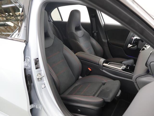 Mercedes-Benz A-KLASSE 180 Business Solution AMG | Panoramaschuifdak | Premium plus | Head-Up | Stoelverwarming | Achteruitrijcamera | MULTIBEAM LED |