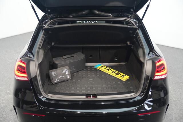 Mercedes-Benz A-KLASSE 250 e AMG ? 19" AMG ? PANO ? CAMERA ? NIGHT ? SFEERVERLICHTING ? MULTIBEAM ? CRUISE ? BTW ? 1.EIG