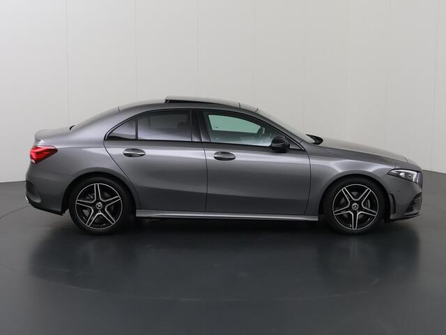 Mercedes-Benz A-KLASSE 200 Business Solution AMG | Panoramadak | Night pakket | Stoelverwarming | Apple carplay |