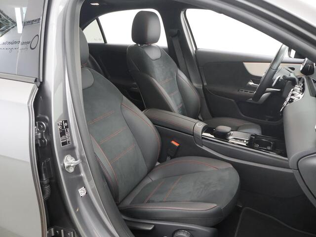 Mercedes-Benz A-KLASSE 200 Business Solution AMG | Panoramadak | Night pakket | Stoelverwarming | Apple carplay |