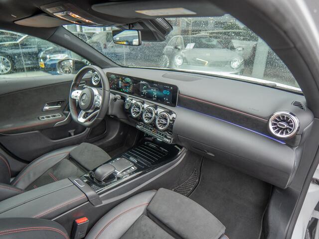 Mercedes-Benz A-KLASSE 250 e Business Solution AMG Limited | Pano | Ambiente | Night