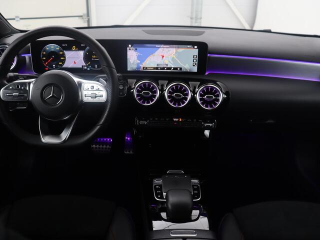 Mercedes-Benz A-KLASSE 250 Premium Plus | Panoramadak | Leder/alcantara | Memory | Cruise control | Stoelverwarming | Sfeerverlichting | Navigatie | Carplay | Climate control | Camera | Park assist