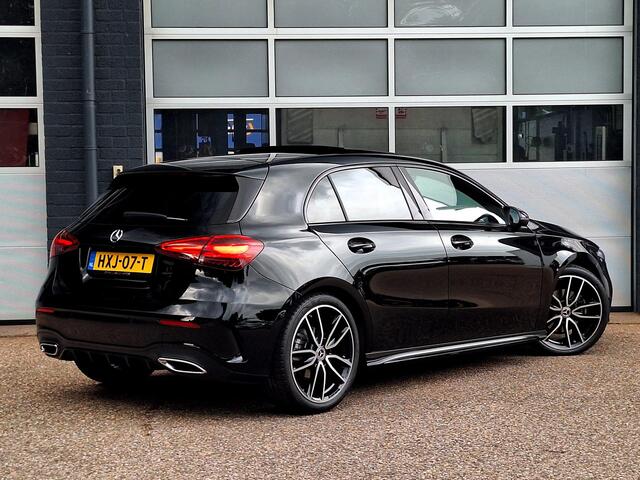 Mercedes-Benz A-KLASSE 180 Star Edition AMG Line | Panoramadak | Night Pakket | Achteruitrijcamera | Sfeerverlichting | Stoelverwarming | Multibeam LED | Dodehoekassistentie | Winter Pakket incl. Stuurwielverwarming