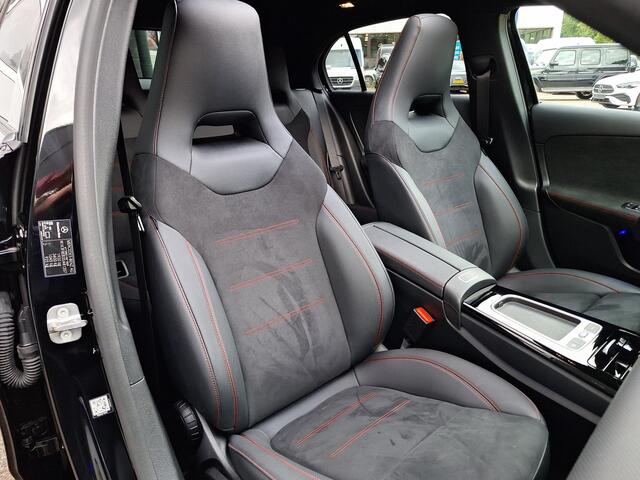 Mercedes-Benz A-KLASSE 180 Star Edition AMG Line | Panoramadak | Night Pakket | Achteruitrijcamera | Sfeerverlichting | Stoelverwarming | Multibeam LED | Dodehoekassistentie | Winter Pakket incl. Stuurwielverwarming