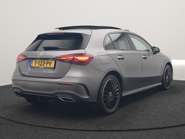 Mercedes-Benz A-KLASSE 250 e AMG Line PHEV 218pk FACELIFT Dealer O.H. | Panodak | Multi Beam LED | Camera | Alcantara Sportstoelen Verwarmd | Keyless | Sfeerverlichting | Apple Carplay | Cruise Control | Navigatie | DAB | 19"L.M | Plug In Hybrid