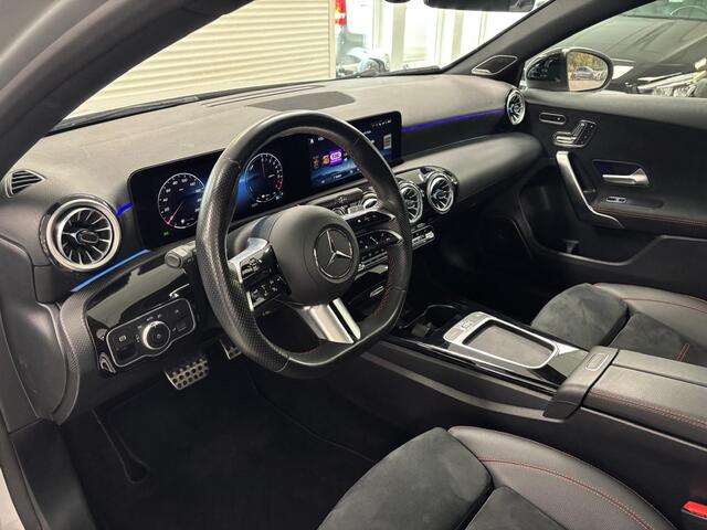 Mercedes-Benz A-KLASSE 250 e AMG Pano Burmester 360 Keyless 19" Dodehoek